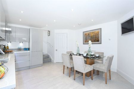 3 bedroom terraced house to rent - Photo 3