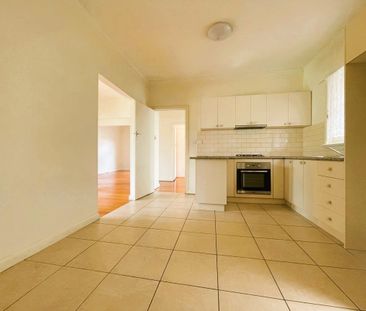 34 Medfield Avenue, Avondale Heights VIC 3034 - Photo 3