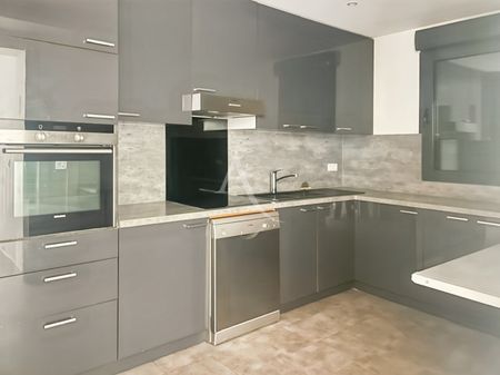 Location Maison 5 pièces 130m² - Photo 2