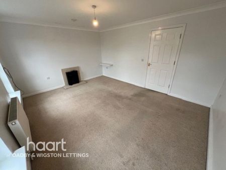 4 bedroom end of terrace house to rent - Photo 2