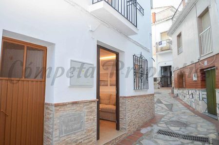 Townhouse in Sayalonga, Close to the beach - Photo 2