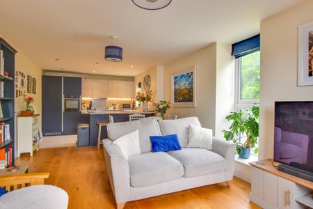 2 bedroom maisonette to rent - Photo 2