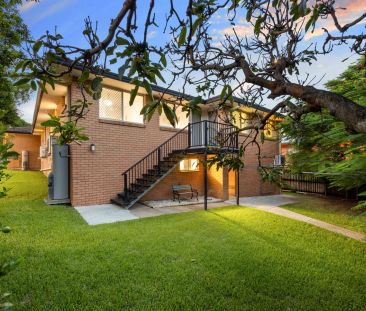 Spacious 2-Bedroom Unit in Prime Coorparoo Location - Photo 2