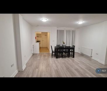 4 bedroom semi-detached house to rent - Photo 2