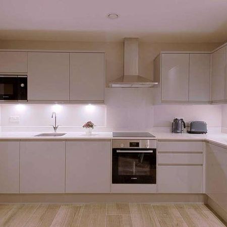 Petersfield Avenue, Slough, SL2 - Photo 3