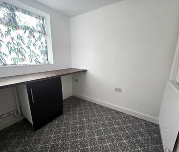 2 bed Terraced - To Let - Photo 5