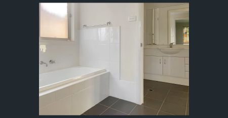 Great Family 4 bedroom home in Mt Riverview - Photo 3