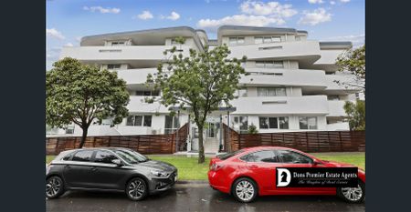 Stylish, Low-Maintenance Living in Prime Oakleigh Location - Photo 3