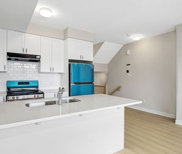 For Lease - 732 MISHI Private, Manor Park - Cardinal Glen and Area,... - Photo 3
