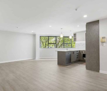 Spacious City Apartment - Photo 4