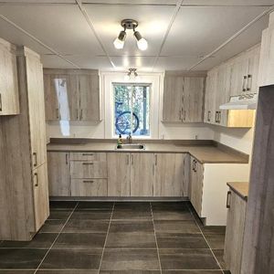 Beau 4 ½ dans un demi sous-sol ! Disponible dès maintenant ! - Photo 2