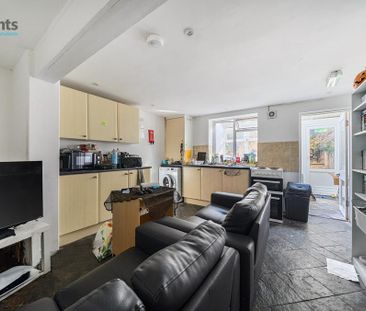 5 bedroom end of terrace house to rent - Photo 1