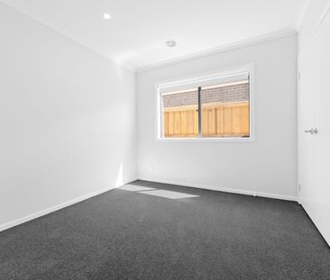 6 Spadefoot Place, Strathtulloh, Vic 3338 - Photo 4