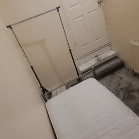 Room in a Shared House, Eva Road, B18 - Photo 4
