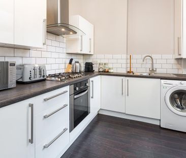 1 bedroom in a house share to rent - Photo 2