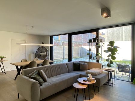 INSTAPKLAAR APPARTEMENT IN CENTRUM VAN PITTEM inclusief STAANPLAATS EN GARAGEBOX!! - Foto 5