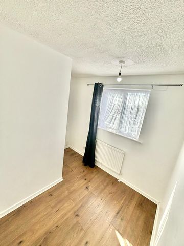 Landsdowne Road, Peterborough, Yaxley - Photo 4