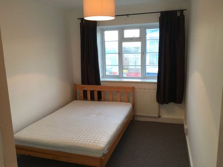 3 Bed Flat, Leigham Hall, SW16 - Photo 3