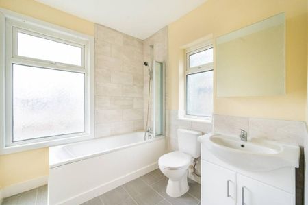 3 bedroom maisonette to rent - Photo 5