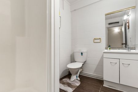 Renovated & Elevated - Expansive Living - Photo 3