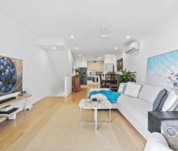 Elegant Waterfront Townhouse in the Heart of Emerald Lakes - Photo 3