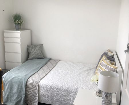4 Albert Street - Photo 3