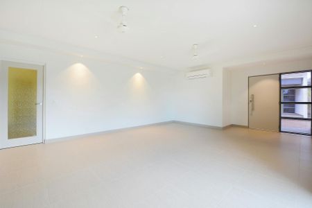 SUPER SPACEY TOWNHOUSE - Photo 5