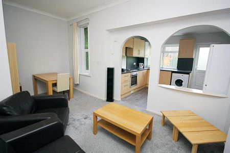 2 bedroom flat to rent - Photo 2