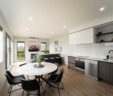 Modern & Convenient Living in Sunnyhills - Photo 3