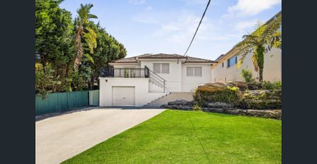 Charming Freestanding Home - Photo 2