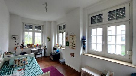 Sonniges Wohnglück im sanierten Altbau - mit 2 Balkonen, 2 Bädern, Kamin, EBK u.v.m.! - Photo 3