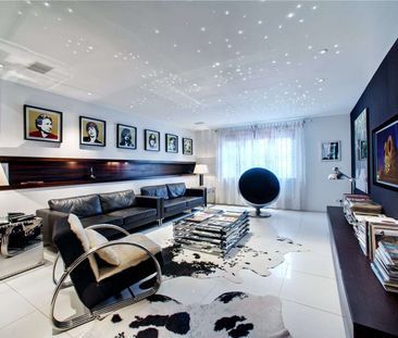 An impressive 6 bedroom detached family house with lawned garden - Photo 2