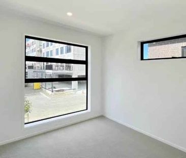 Modern 3 bedrooms townhouse in Te Atatu South - Photo 3