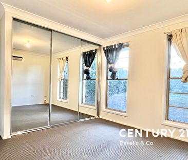 SPACIOUS FAMILY HOME - Photo 4