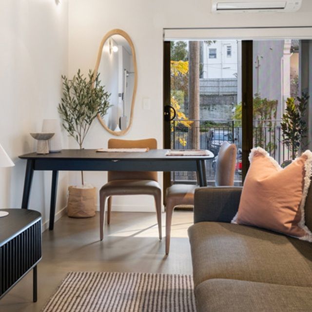 Chic Furnished Urban Sanctuary in Quiet Pocket - Photo 1