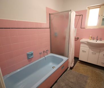 6-bedroom shared house / townhouse, Fox Avenue - Photo 2