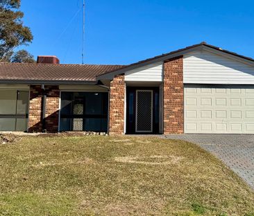 SPACIOUS FAMILY HOME! - Photo 3