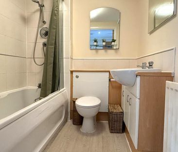 2 bedroom flat to rent - Photo 2