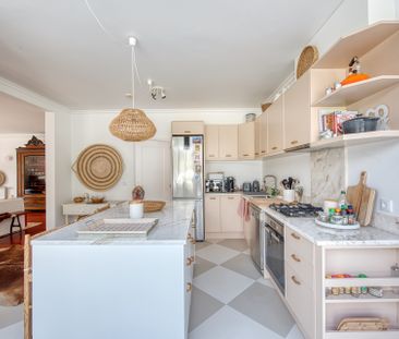 House in a small condominium of 8 houses in Estoril with a shared p... - Photo 3