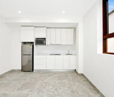 Up Market Studio - Appliances Included! - Photo 4