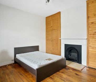 Spacious Home in Prime Sandy Bay Location - Photo 4