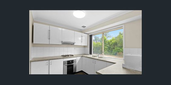 Neat and Tidy 3 Bedroom Double Story Townhouse! - Photo 3