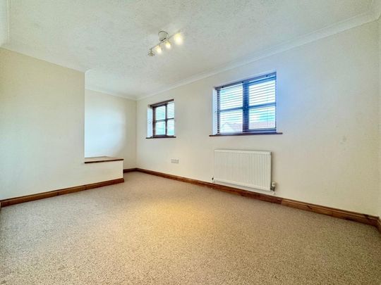 4 bedroom detached house to rent - Photo 1