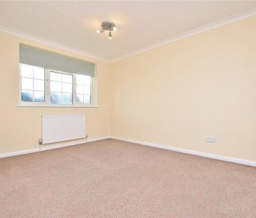 4 bedroom semi-detached house to rent - Photo 2
