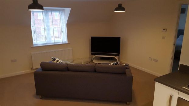 2 bedroom coach house to rent - Photo 1