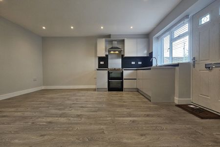 Elmhurst Road - Photo 3