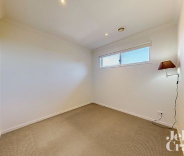 2/4-6 Smyth Street, Mount Waverley - Photo 3