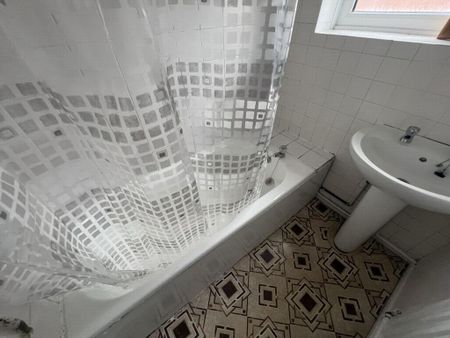 3 bedroom flat to rent - Photo 5