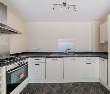 Flat to rent on - Photo 1