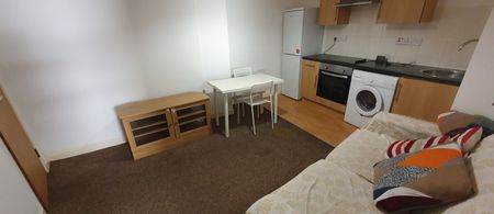 Flat 3, 1 West Luton Place, Adamsdown, Cardiff, CF24 0EW - Photo 4